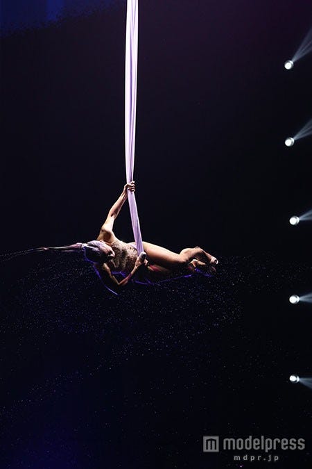 水に濡れたままの空中パフォーマンスを披露した倖田來未