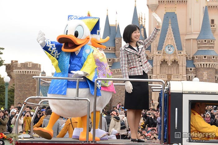 東京ディズニーランド「ニューイヤーズ・グリーティング」/ドナルド、今枝李衣奈