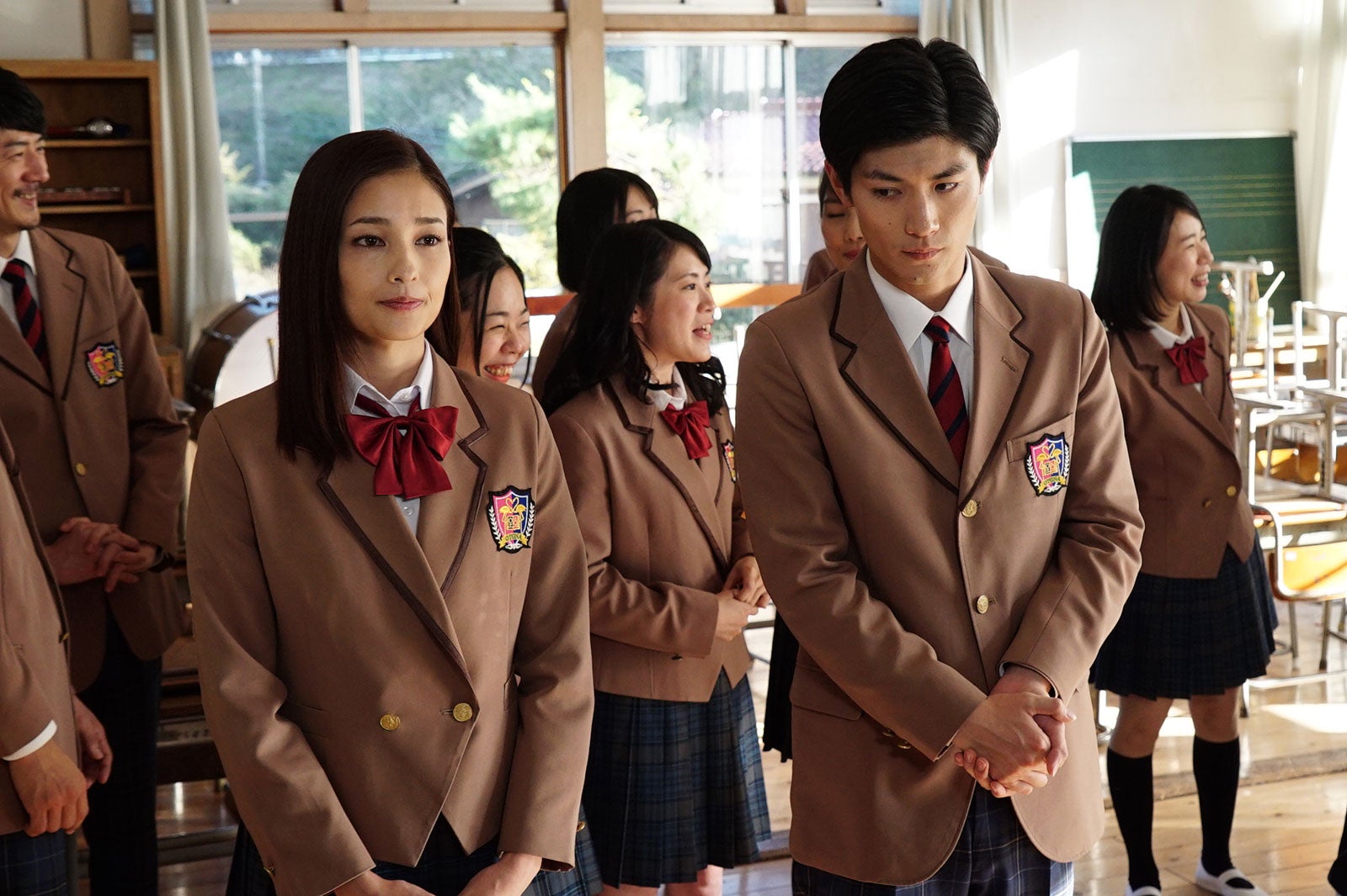 黒木メイサ、三浦春馬／「オトナ高校」第5話より（C）テレビ朝日