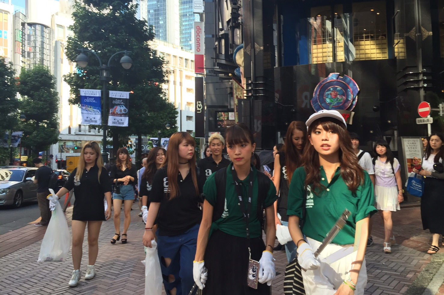 ゴミ拾いの模様