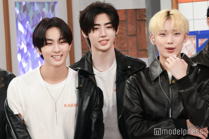 VTRを観て抜群リアクションを見せるJUNGWON(ジョンウォン)、SUNGHOON(ソンフン)、SUNOO(ソヌ)(C)モデルプレス