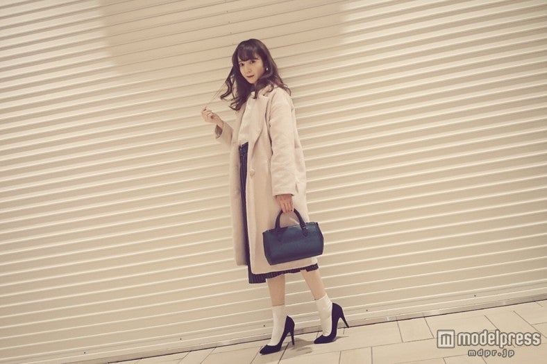 淡いピンクのウールチェスターコート