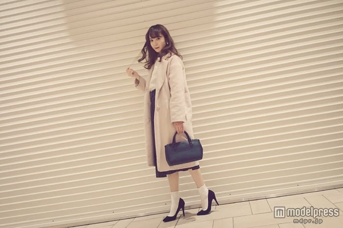 淡いピンクのウールチェスターコート