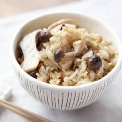 秋こそ食べたい「きのこ炊き込みご飯」レシピ! 香りを最大限活かすコツ