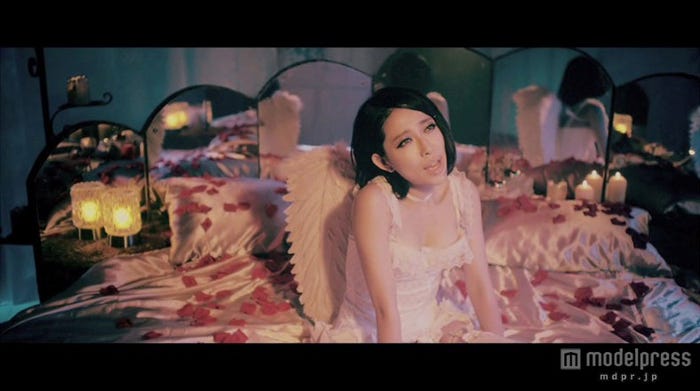 加藤ミリヤ「神様」ミュージックビデオより