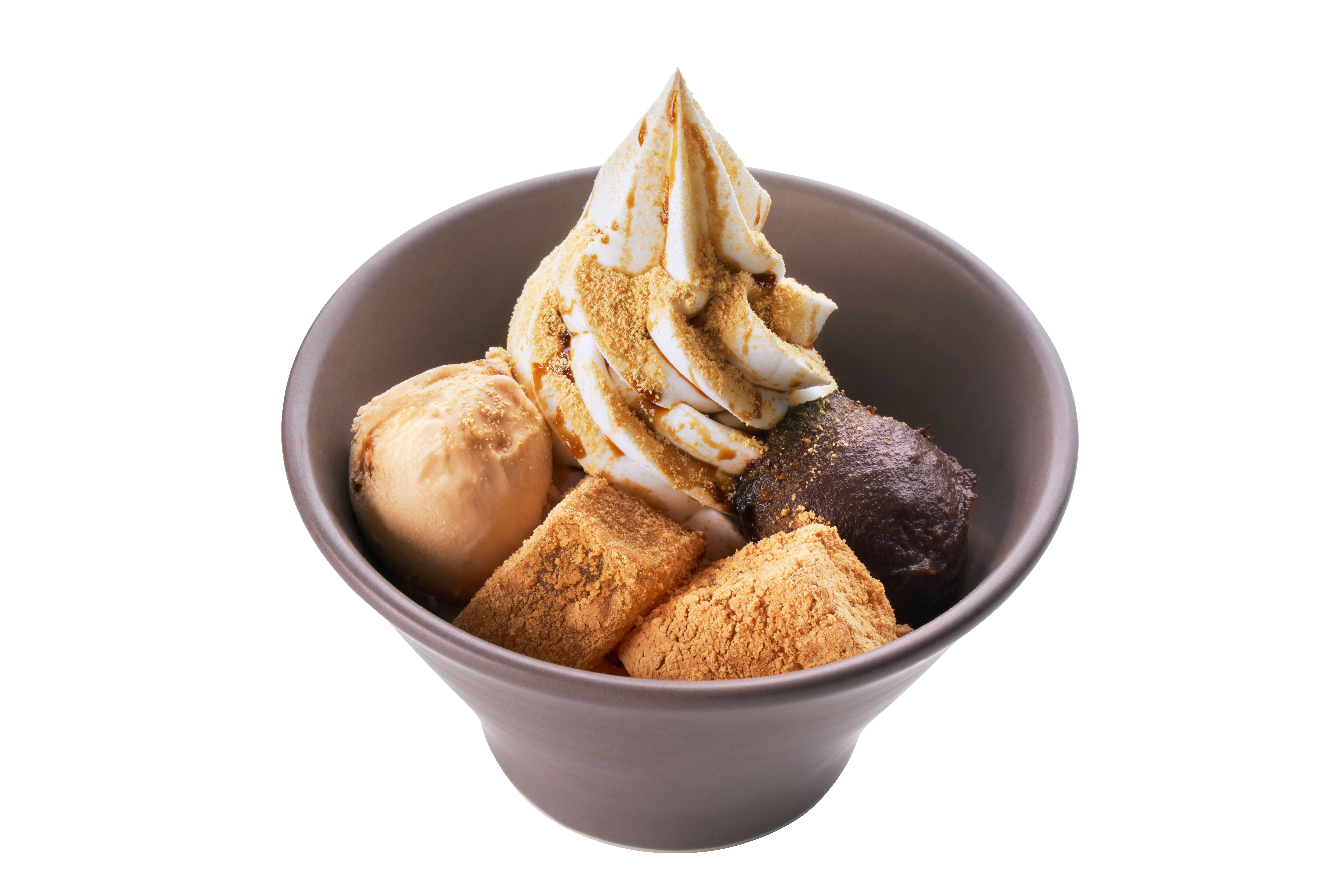 桔梗信玄餅 きな粉アイスと黒みつクリームのわらびもち入りパフェ640円（税込）／提供画像