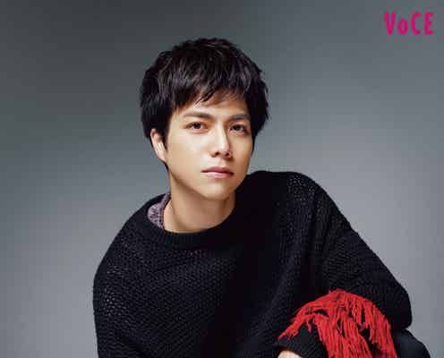 WEST.重岡大毅、仲良しの俳優とのエピソード語る クールな表情で「VOCE」登場