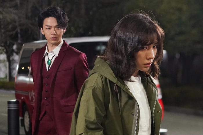 中村倫也、仲里依紗/「美食探偵 明智五郎」第4話より(C)日本テレビ