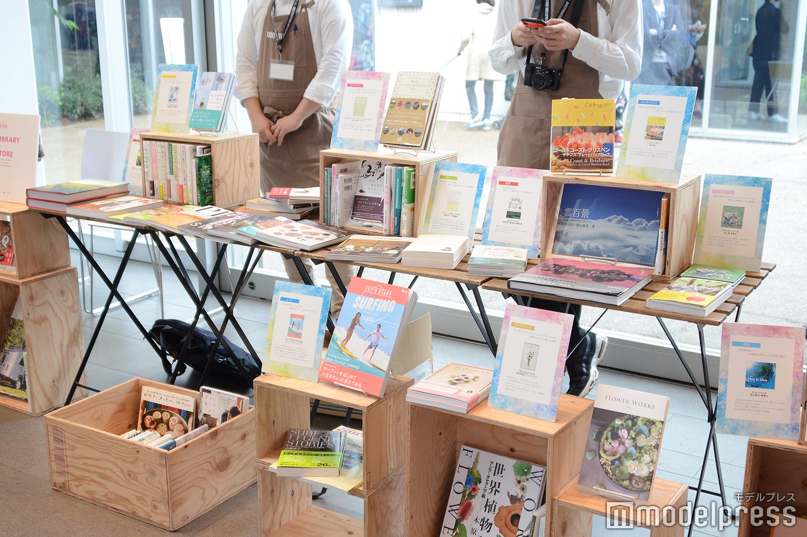 リゾートの魅力や楽しみ方の本を集めたGOLD COAST’S BOOK STORE（C）モデルプレス