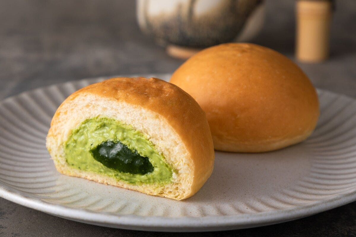 ファミマ　八天堂　くりーむパン　出雲抹茶