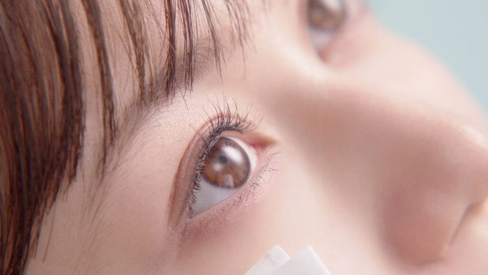 生田絵梨花/新CM「瞳に、シャワーを。」篇より(提供写真)