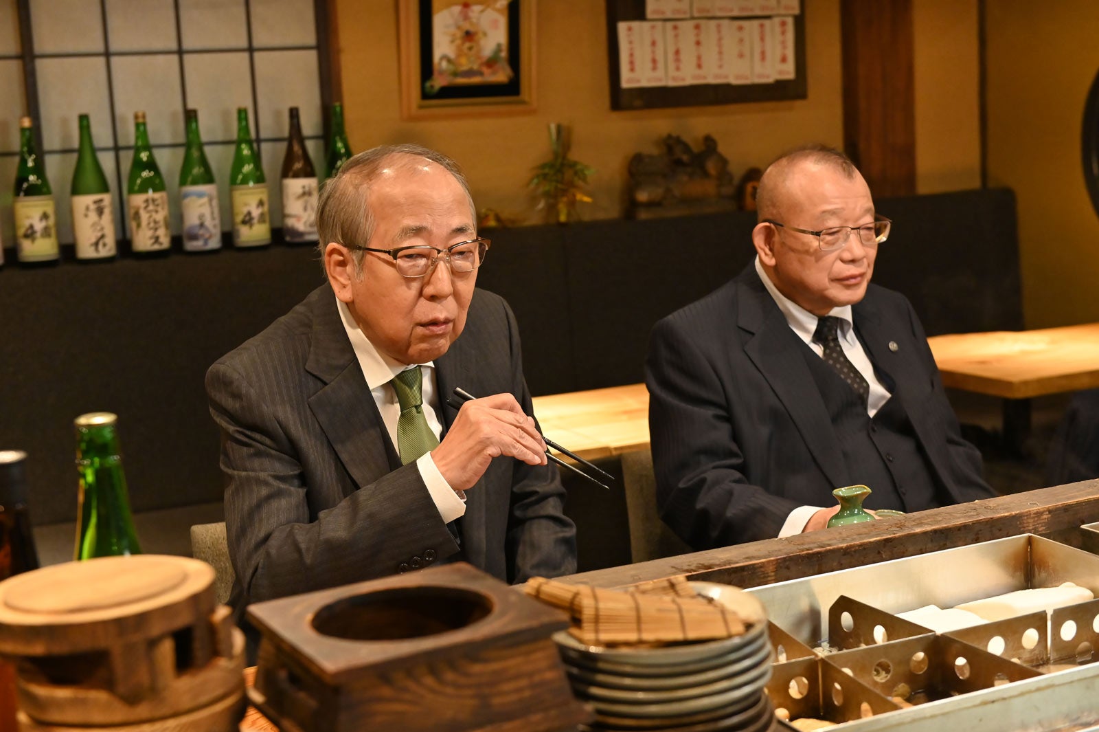 岸部一徳、笑福亭鶴瓶（C）2022「七人の秘書 THE MOVIE」製作委員会