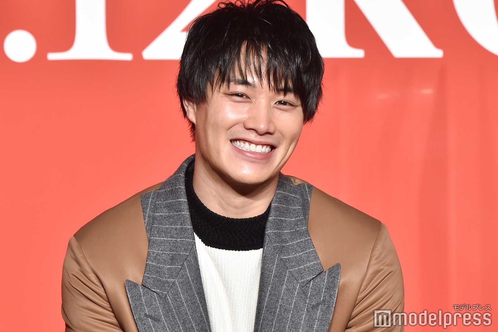鈴木伸之に“ハプニング”　佐藤寛太も反応「顔真っ赤じゃないですか」