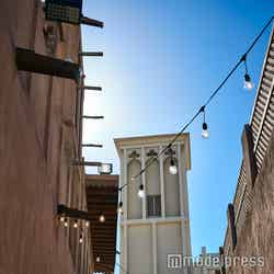 古き良きドバイの街並みが残る(C)モデルプレス