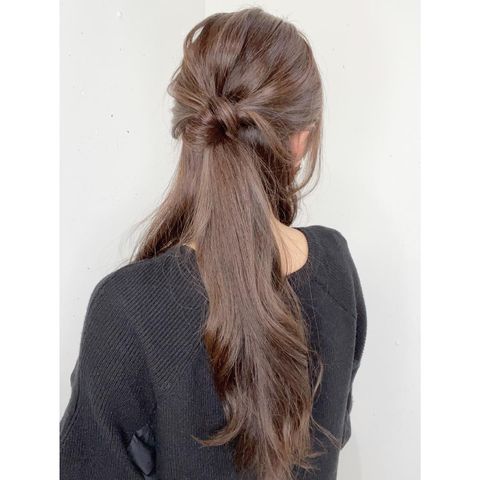 ハーフアップ くるりんぱ特集 基本 アレンジまでこなれ感を出すやり方をご紹介 モデルプレス