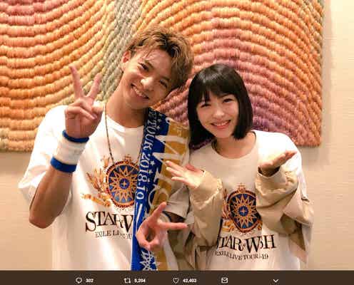 浜辺美波、EXILEライブ参戦で佐藤大樹と“再会2ショット” Twitterでのやりとりも話題に