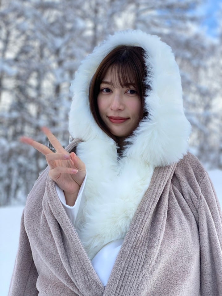 令和最高の美ボディ・雪平莉左の1st写真集『とろける。』初の重版が