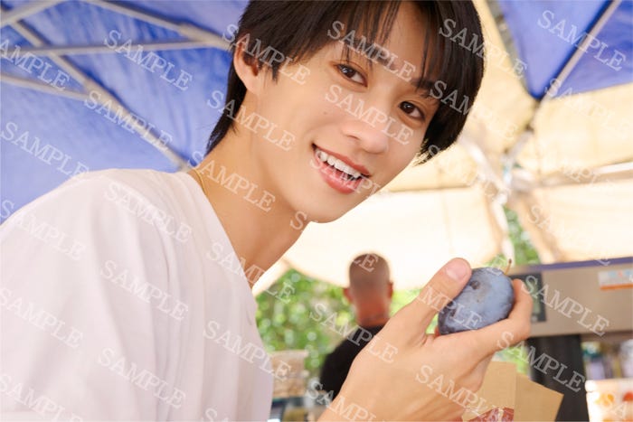1st写真集「曽野まんま」特典HMV店舗(提供写真)