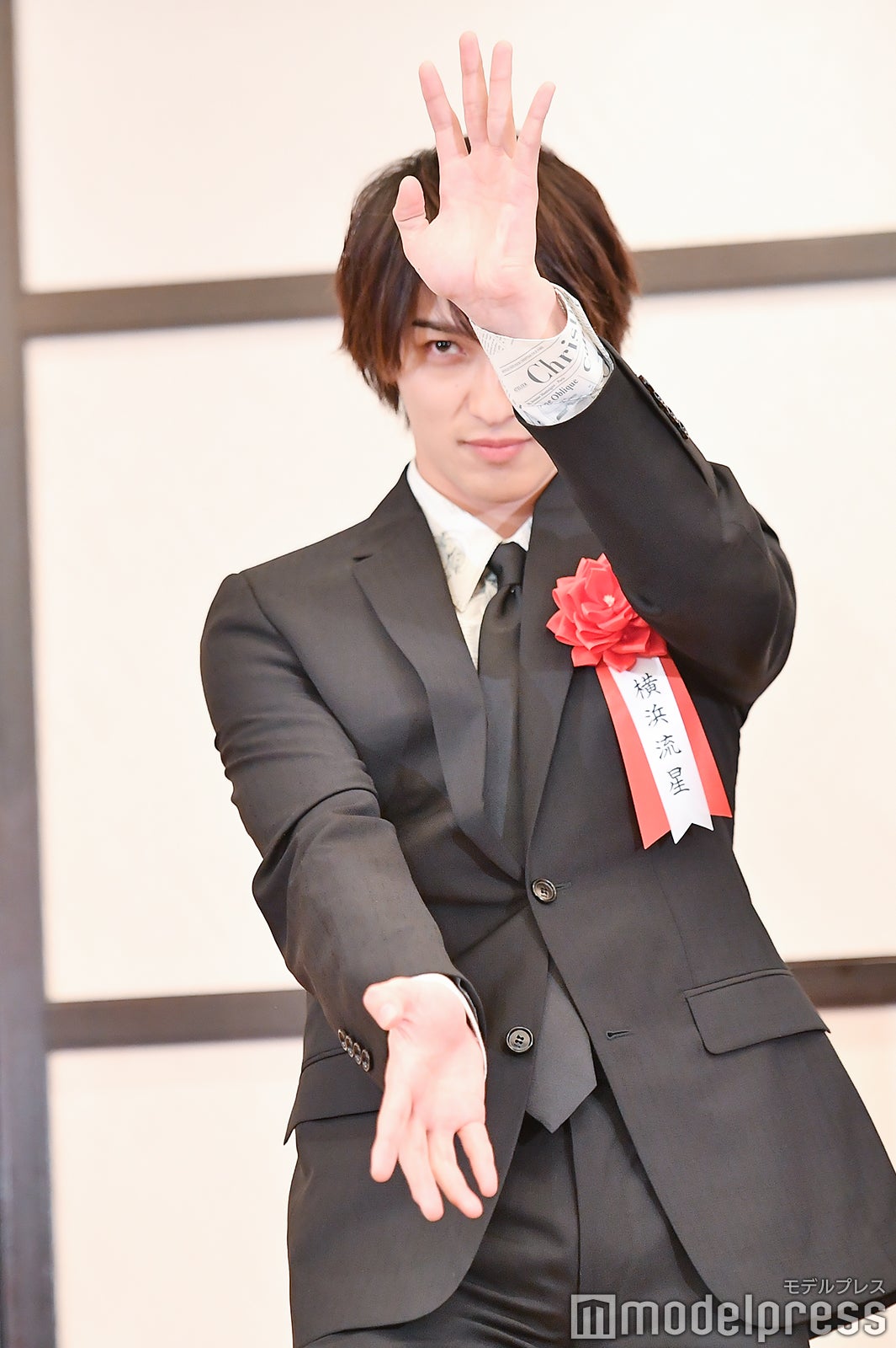 空手の型を披露する横浜流星（C）モデルプレス