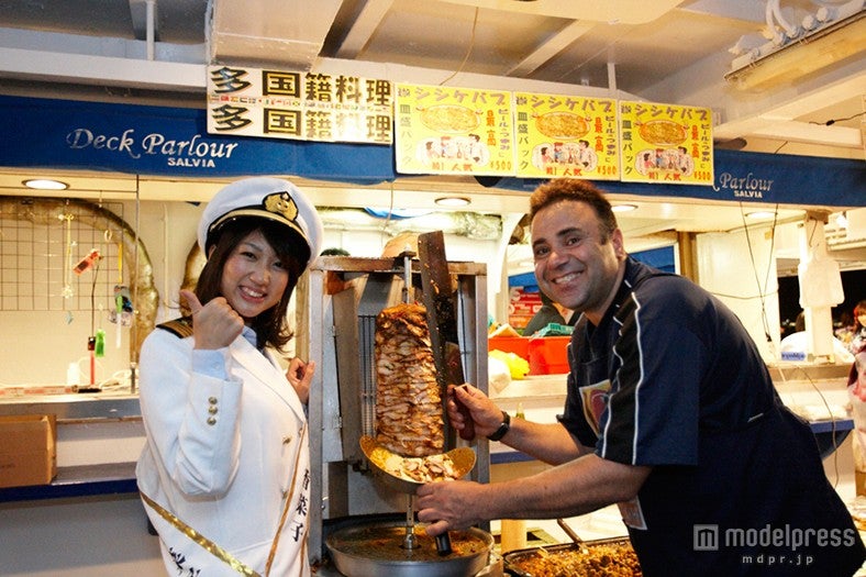世界のフードも味わえる／画像提供：東海汽船