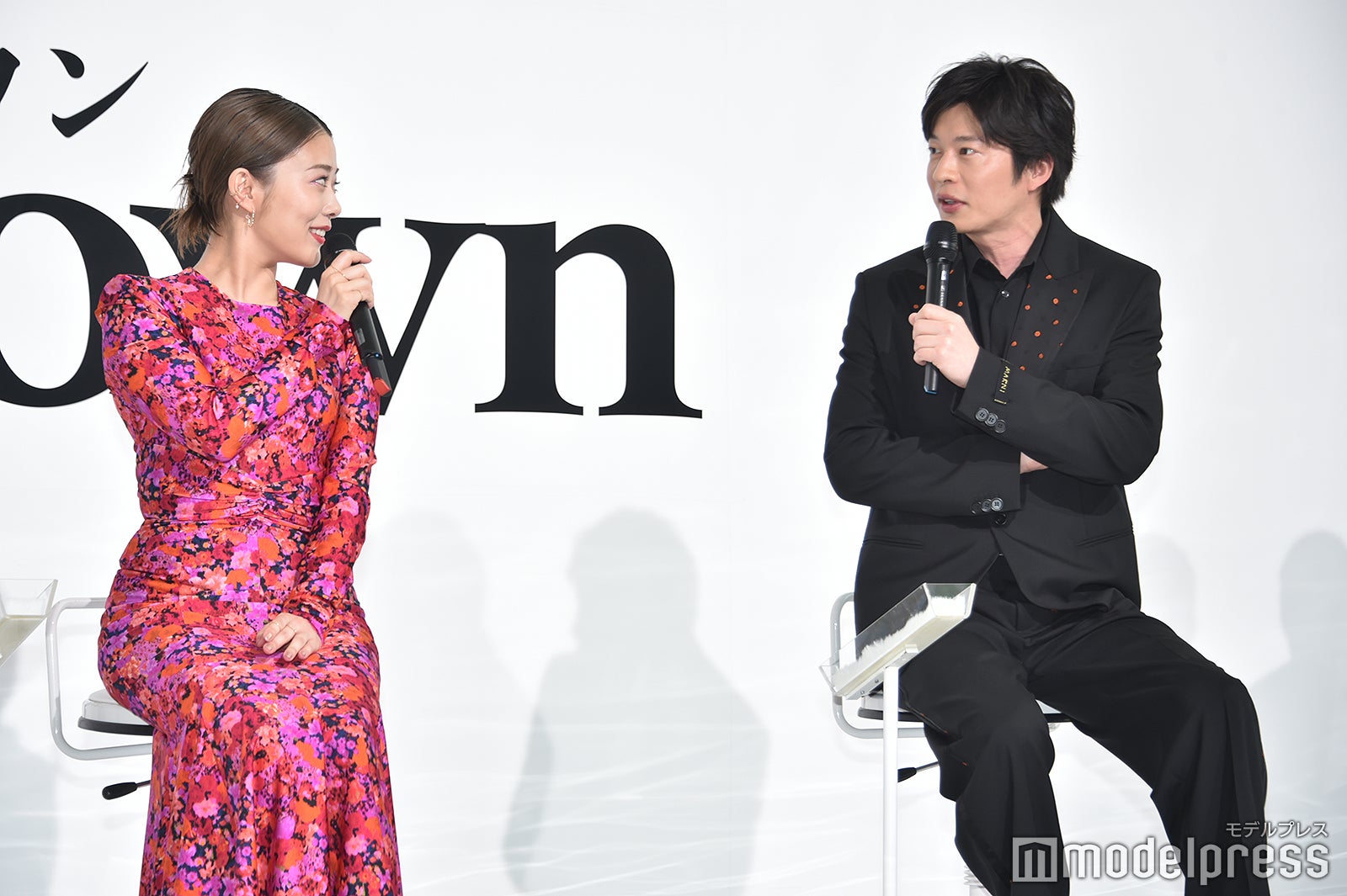 スタッフから「キスシーン多くない？」と言われてしまった高畑充希＆田中圭（C）モデルプレス