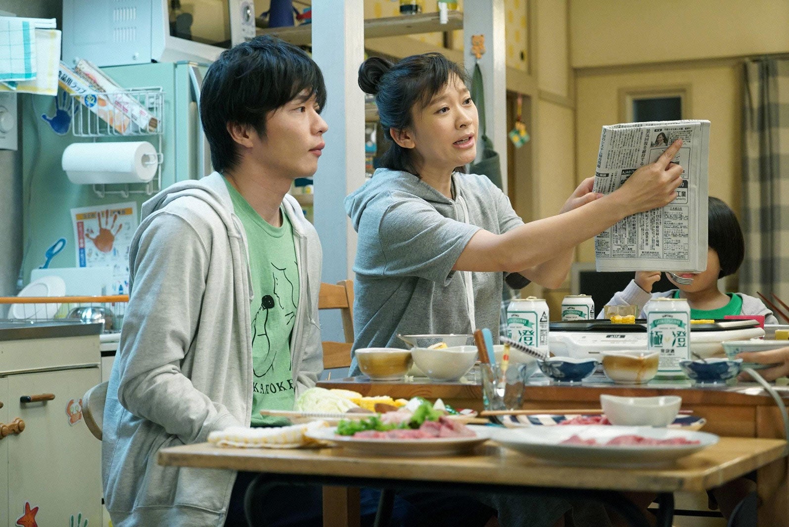 田中圭、篠原涼子／「民衆の敵」第4話より（C）フジテレビ