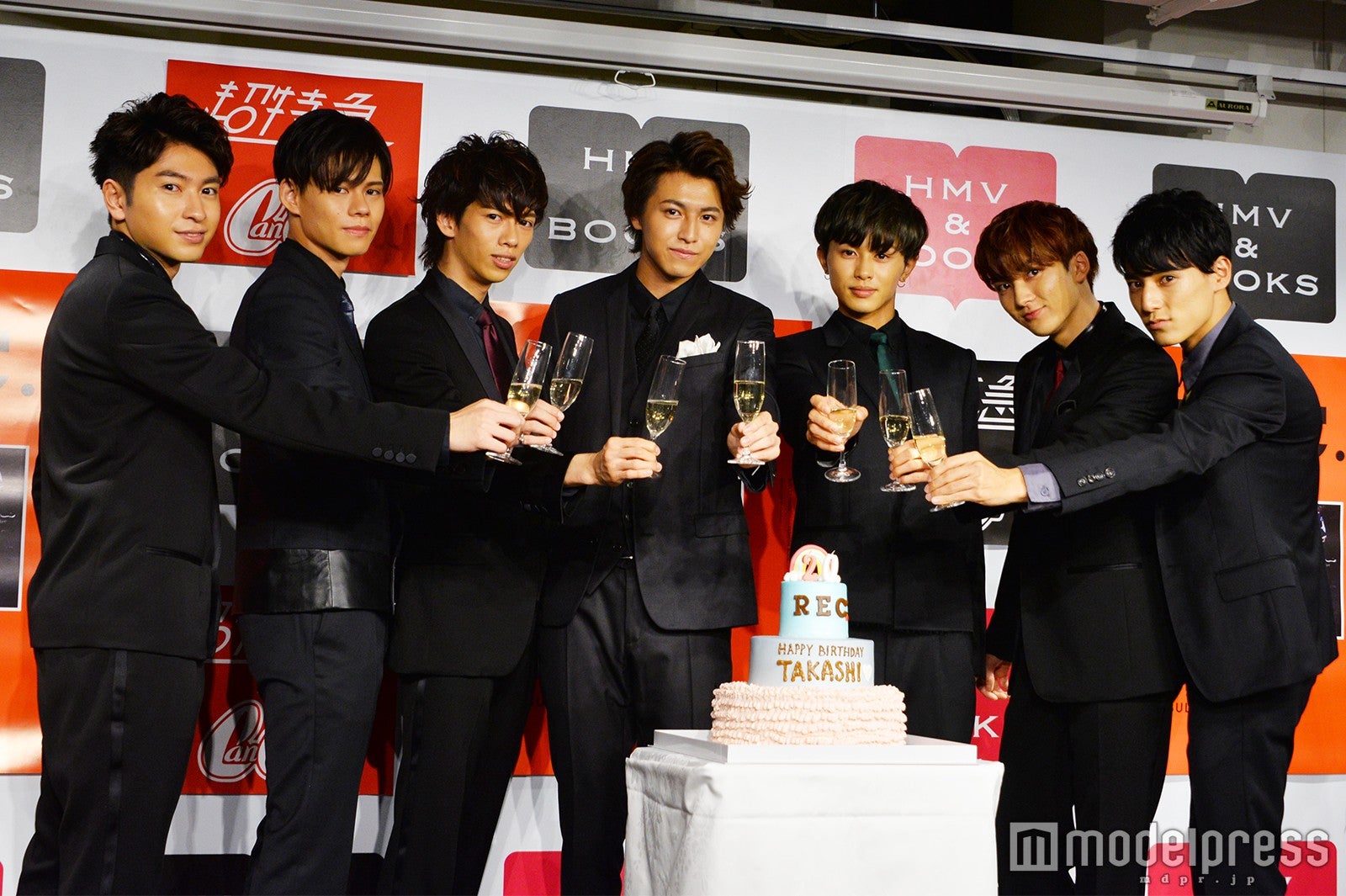 超特急（左から）コーイチ、カイ、リョウガ、タカシ、タクヤ、ユーキ、ユースケ （C）モデルプレス