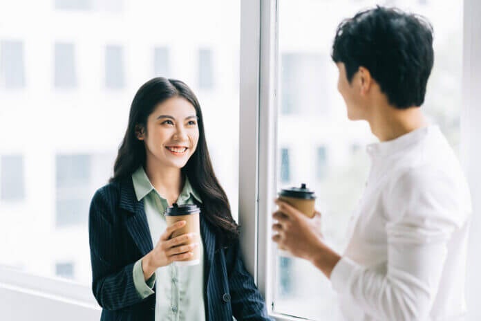 女友達から本命へ。男性が急に意識し始める4つの瞬間