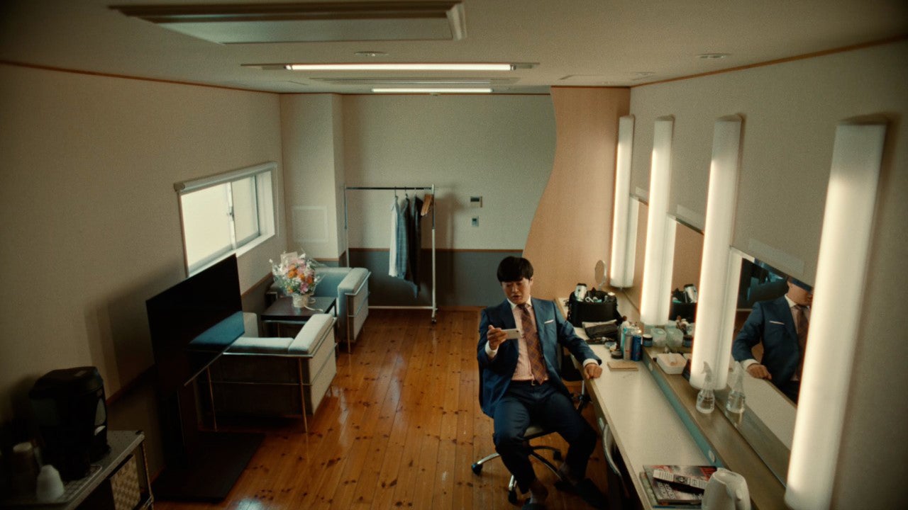 劇団ひとり／WEB動画「中居さんからの電話」篇より（提供写真）