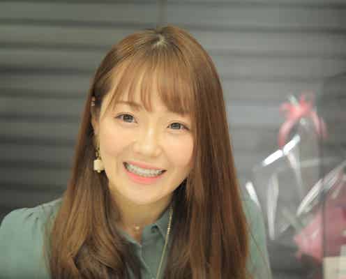 “伝説のメイド”hitomi(志賀瞳)、第2子妊娠サプライズ報告 元でんぱ組.inc夢眠ねむさん駆けつける