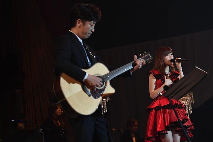 後藤輝基、指原莉乃(C)AKS