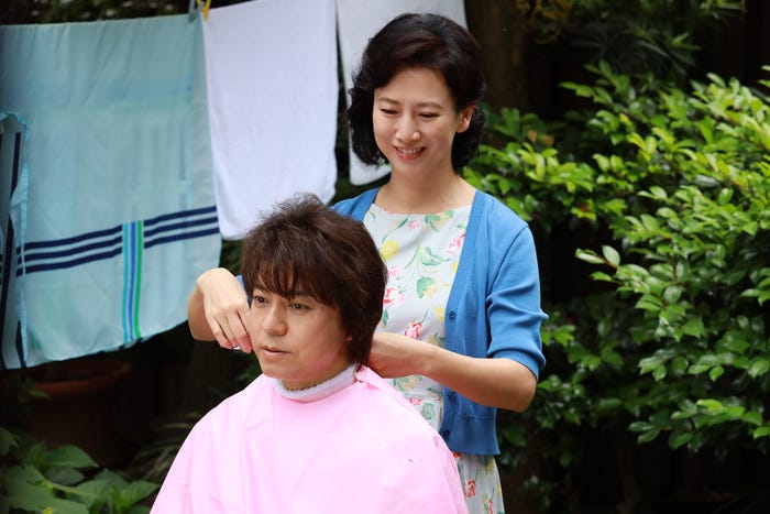 戸田菜穂、上川隆也(C)清水晴木・マイクロマガジン社/ytv