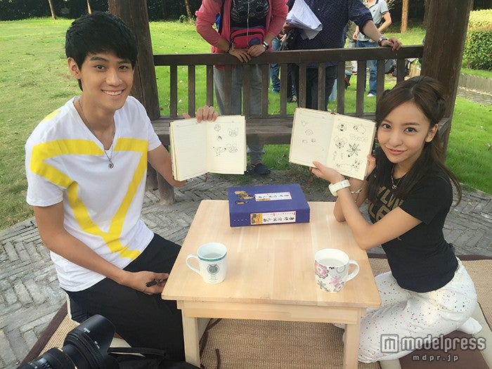 DINO、板野友美（画像提供：株式会社一期一会）