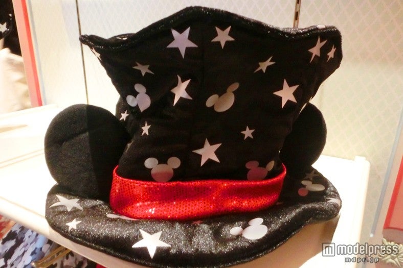 星とミッキーシェイプがデザインされたシルクハット型ファンキャップ