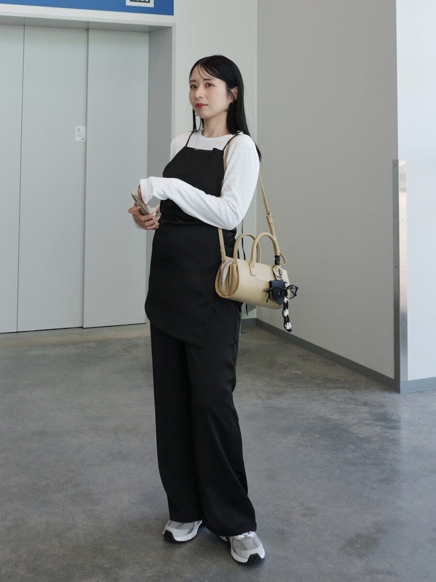 2026春大人女性モノトーン黒セットアップコーデ