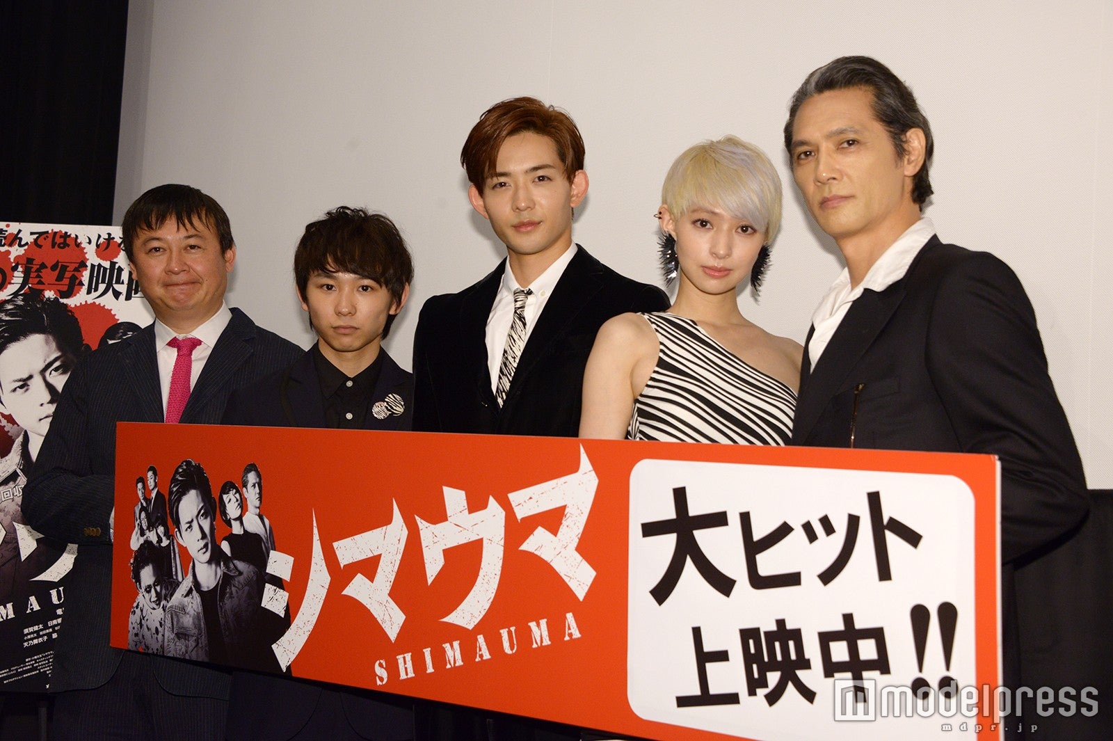 （左から）橋本一監督、須賀健太、竜星涼、日南響子、加藤雅也（C）モデルプレス