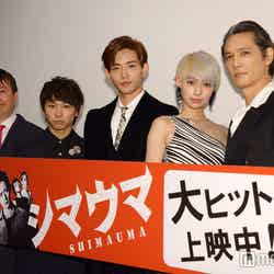 （左から）橋本一監督、須賀健太、竜星涼、日南響子、加藤雅也（C）モデルプレス