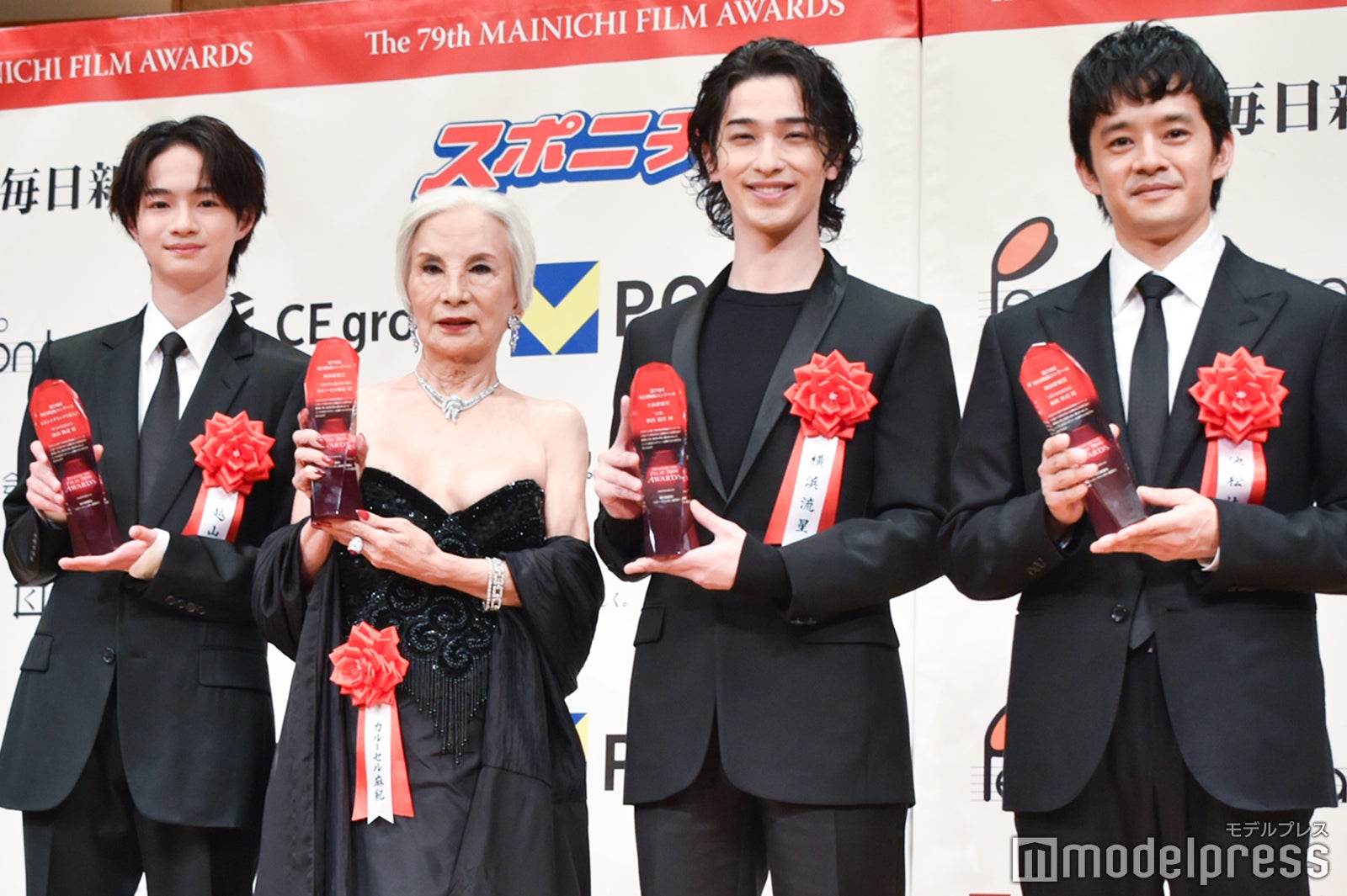 越山敬達、カルーセル麻紀、横浜流星、池松壮亮（C）モデルプレス