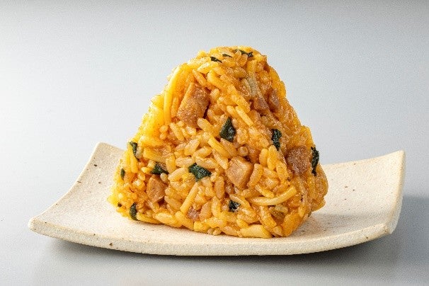 旨辛ソースと焼豚の韓国式そばめしおむすび（税込213.84円）／提供画像