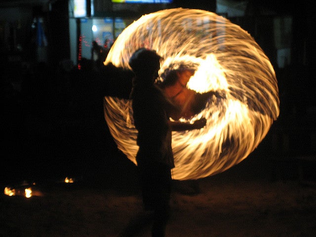 迫力満点のファイヤーアクション／photo by Jeremy Vandel