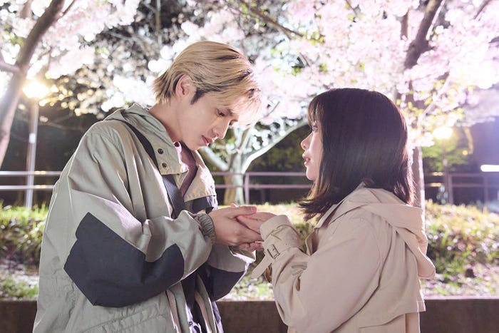 志尊淳、岸井ゆきの「恋は闇」第1話(C)日本テレビ