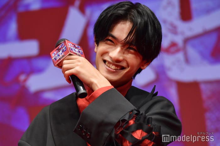 耳栓が受け付けない高橋恭平(C)モデルプレス