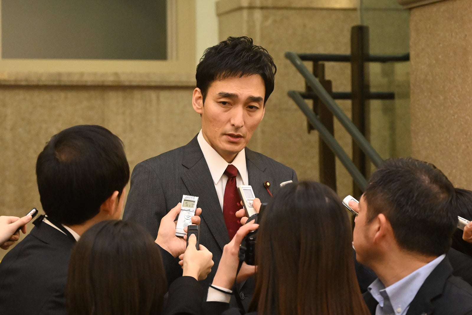 草なぎ剛「罠の戦争」第9話より（C）カンテレ