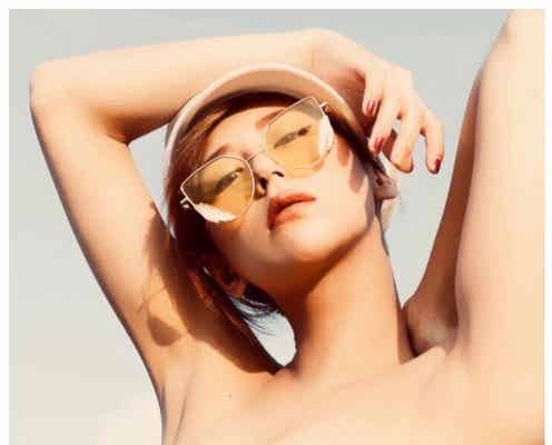 再始動宣言の西内まりや、谷間チラリ 美ボディ解放のSEXYショット