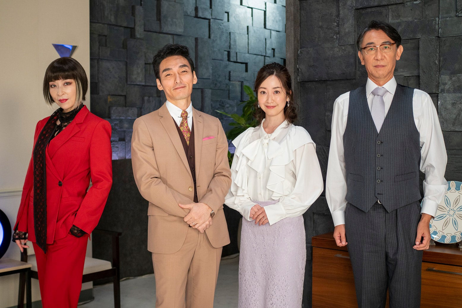 （左から）真矢ミキ、草なぎ剛、黒川智花、利重剛（C）NHK（C）NHK