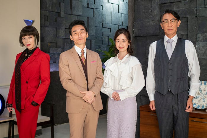 (左から)真矢ミキ、草なぎ剛、黒川智花、利重剛(C)NHK(C)NHK