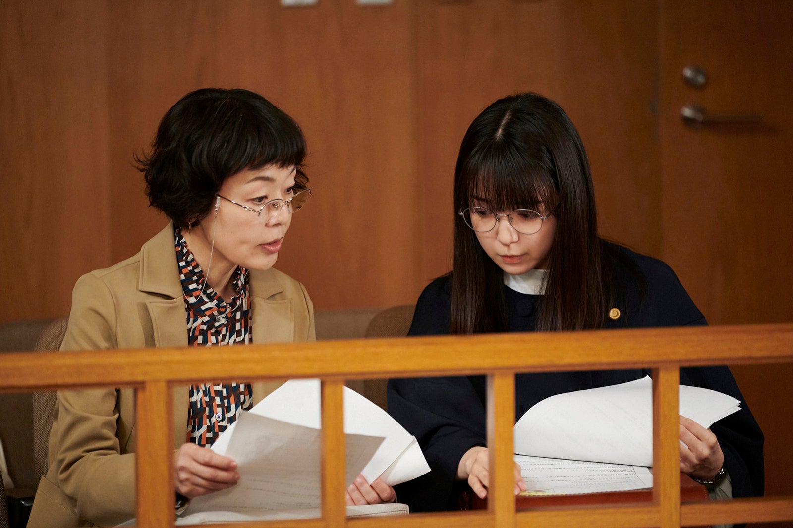 小林聡美、上白石萌音「法廷のドラゴン」第4話（C）「法廷のドラゴン」製作委員会