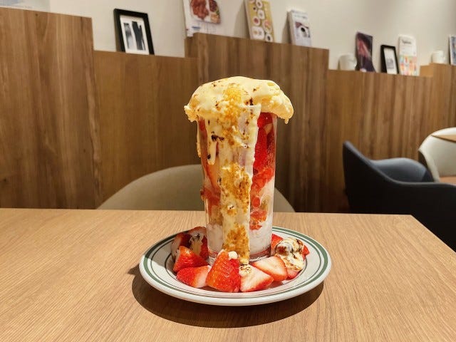 今季がラストチャンス！挑戦してみたい「エベレスト級のいちごパフェ」