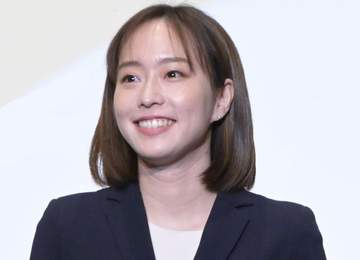 石川佳純さん 激レアのエプロン×バンダナ姿→両手に大根持って笑顔に「似合いすぎて怖い」「惚れてまうやろー」「いつ見ても自然」番組出演PRに反響