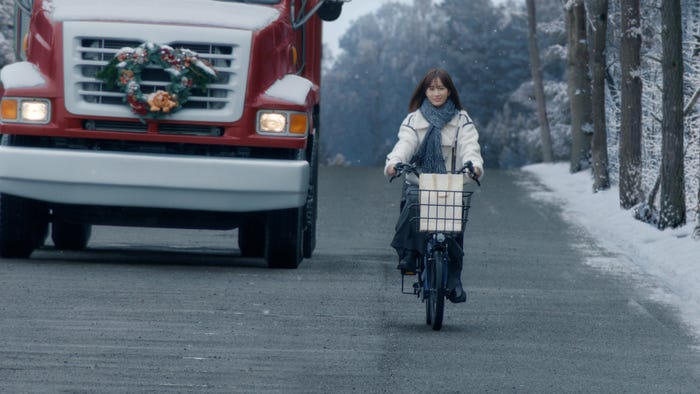 前田敦子/新WEB CM「一年間頑張った肌と私にご褒美を」篇CMカット(提供写真)